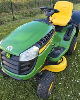Trattorino tagliaerba John deere X146R 