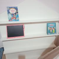 libreria montessori a casetta fatta da falegname