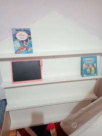 libreria montessori a casetta fatta da falegname