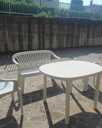 Tavolo Panchina Sedie Giardino