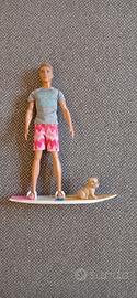 Ken di Barbie con surf e cagnolino
