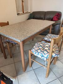 tavolo più 6 sedie 