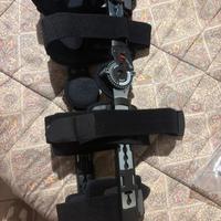 Tutore post operatorio per ginocchio