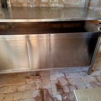 Banco da lavoro con sportelli