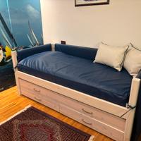 letto con cassettoni e secondo letto -divano