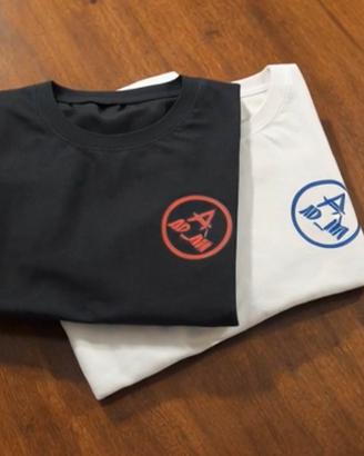 T-shirt bianche e nere