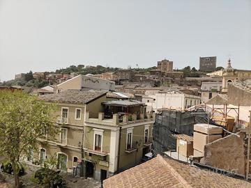 V 4 Piazza Martiri d'Ungheria Paternò - rif. 07
