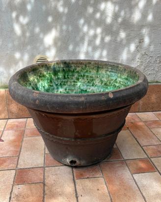 Vecchia fontana e vecchio vaso