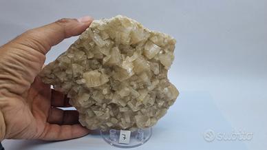 Minerale aragonite fluorescente sicilia 