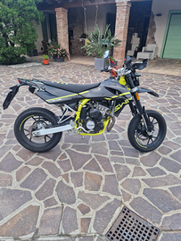 Moto motard 125