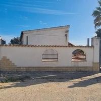 Tre Fontane "villetta un posto al sole" con ampi