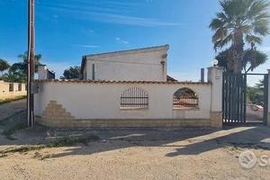 Tre Fontane "villetta un posto al sole" con ampi