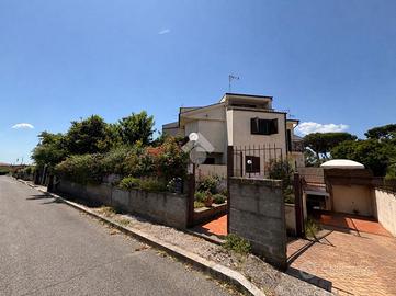PORZIONE DI BIFAMILIARE A LARIANO