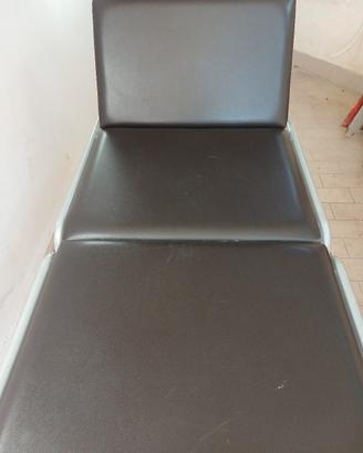 Lettino da studio medico in pelle marrone