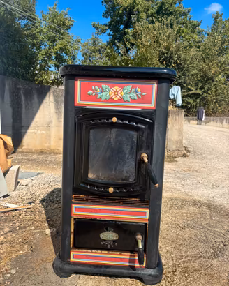 Stufa a legna Sideros in ghis vintage decorata