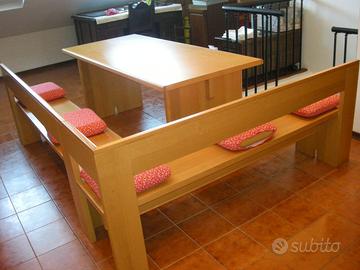 TAVOLO CON PANCHE ANGOLARE