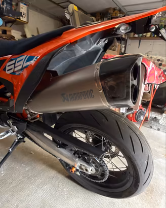 Scarico akrapovic ktm 690