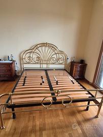 Letto matrimoniale  in ottone.