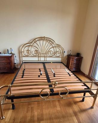 Letto matrimoniale  in ottone.