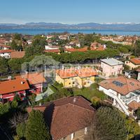 TRILOCALE INDIPENDENTE AL PIANO TERRA CON GIARDINO