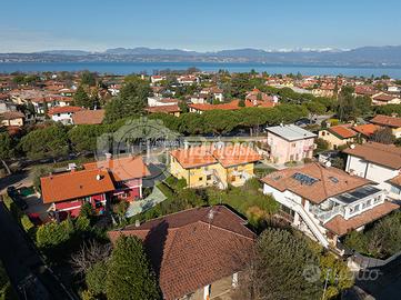 TRILOCALE INDIPENDENTE AL PIANO TERRA CON GIARDINO