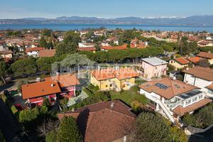 TRILOCALE INDIPENDENTE AL PIANO TERRA CON GIARDINO