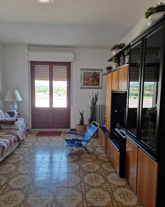 Prestigiosa palazzina cielo-terra con ampie terraz