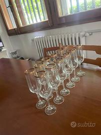 Servizio di bicchieri con bordo oro