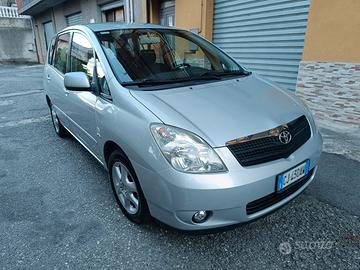 TOYOTA corolla verso