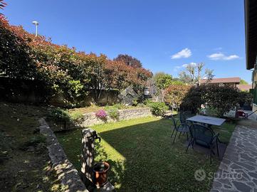VILLA A SCHIERA A IMBERSAGO