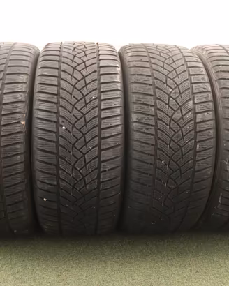 Gomme Goodyaer Ultragrip 225 40 18 inverno