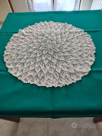 centrotavola fatto a mano ai ferri