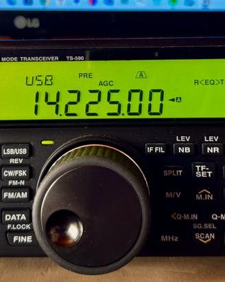 Kenwood TS 590S HF/50 mhz con microfono MC 85