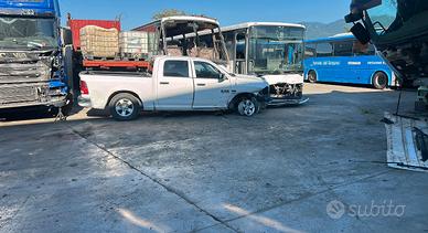 Dodge ram 15000 5.7 l sinistrato