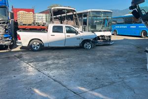 Dodge ram 15000 5.7 l sinistrato