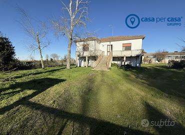 Casa singola con giardino e garage