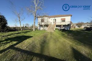 Casa singola con giardino e garage