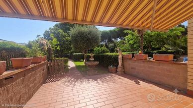 RIF. V117 TRILOCALE CON GIARDINO E POSTO AUTO