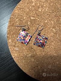 Orecchini Optical Art quadrati a scacchi multicolo
