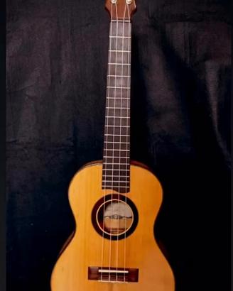 Ukulele tenore di liuteria