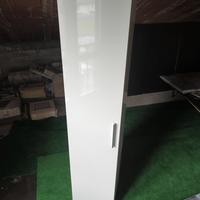 Armadio a colonna bianco