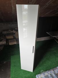Armadio a colonna bianco