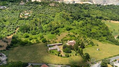 Rustico / Casale di 1140 m² con più di 5 locali a 