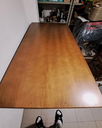 tavolo fisso in legno