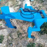 ARATRO IDRAULICO PER TRATTORI CINGOLATI