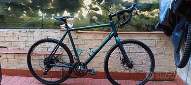 Bicicletta Kona Rowe 27.5 gravel cicloturismo 