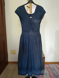abito blu navy. Di Jules.