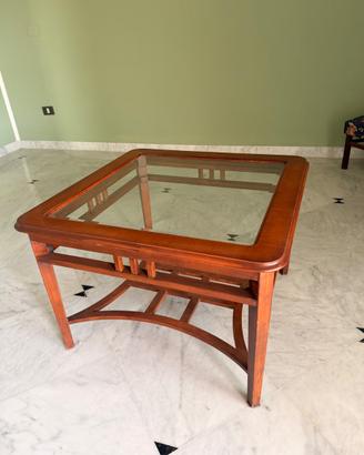 Tavolino in legno con sgabello in legno