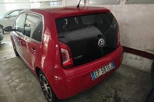 Vedo Volkswager Up rossa