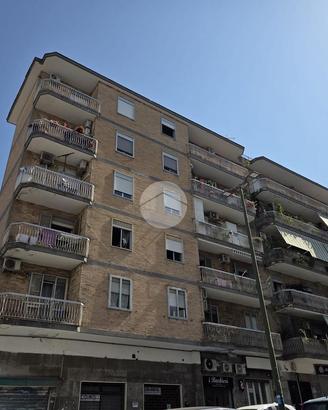 4 LOCALI A NAPOLI